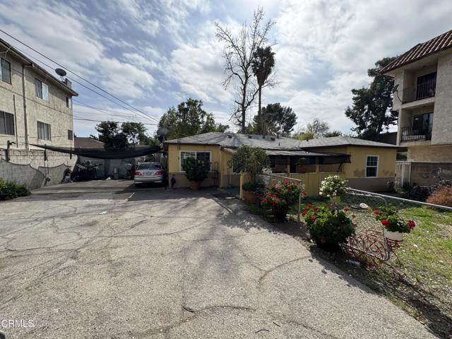 15624 Vanowen Street, Van Nuys CA: https://media.crmls.org/mediaz/465870a7-3af7-4196-b9f6-49372f029e81.jpg