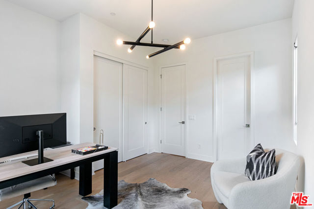 21316 Poema Place, Chatsworth CA: https://media.crmls.org/mediaz/465884e6-3cd9-4c02-a518-e59c71e2007b.jpg