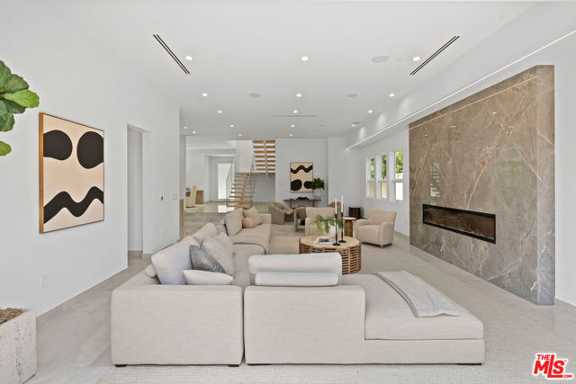 11622 Charnock Road, Los Angeles CA: https://media.crmls.org/mediaz/4658bc25-ea53-485c-b292-49f89220d5c3.jpg