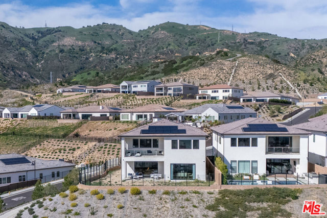 20668 W Hummingbird Court, Porter Ranch CA: https://media.crmls.org/mediaz/4659ac09-5771-4c15-97a0-c17a3feefca6.jpg