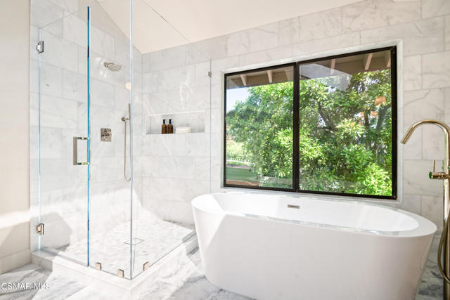 4212 Par Five Drive, Westlake Village CA: https://media.crmls.org/mediaz/4659c4df-0cf9-465e-9cb7-6c3b552acd79.jpg