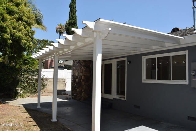 3315 S Bentley Avenue, Los Angeles CA: https://media.crmls.org/mediaz/4659cff1-7b74-4f1e-9911-f7929f1152f1.jpg