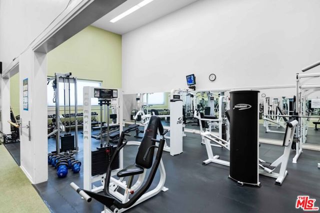 2968 Nicada Drive, Los Angeles CA: https://media.crmls.org/mediaz/465a2c2d-a789-4f8e-9c9f-9ab95e9a070a.jpg