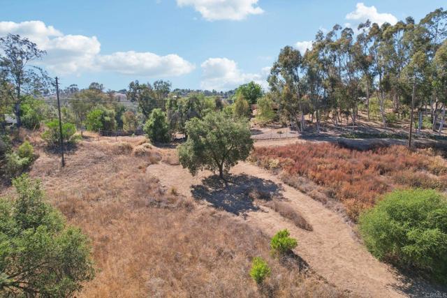 1797 99 Rabbit Hill, Fallbrook CA: https://media.crmls.org/mediaz/465abb89-a831-4a08-8068-c4580c98252a.jpg