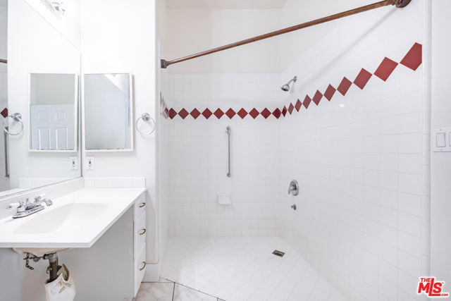 6922 Knowlton Place, 103 photo 12