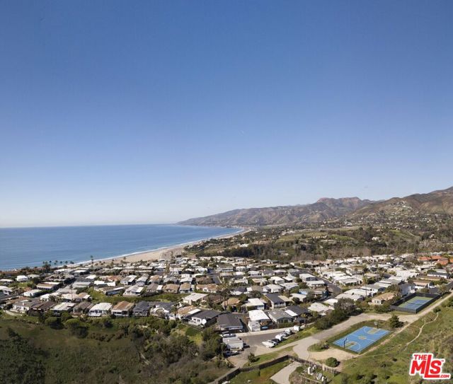 29500 Heathercliff Road, Malibu CA: https://media.crmls.org/mediaz/465b7502-f653-4a52-a4d5-0c022d35e13e.jpg