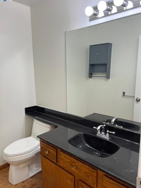 3242 Monika Ln, Hayward CA: https://media.crmls.org/mediaz/465c6bec-2a2e-4834-b980-1d10e43bf037.jpg