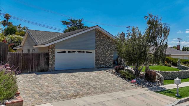 1542 Uppingham Drive, Thousand Oaks CA: https://media.crmls.org/mediaz/465d6771-a856-49db-8871-816c1e27121c.jpg