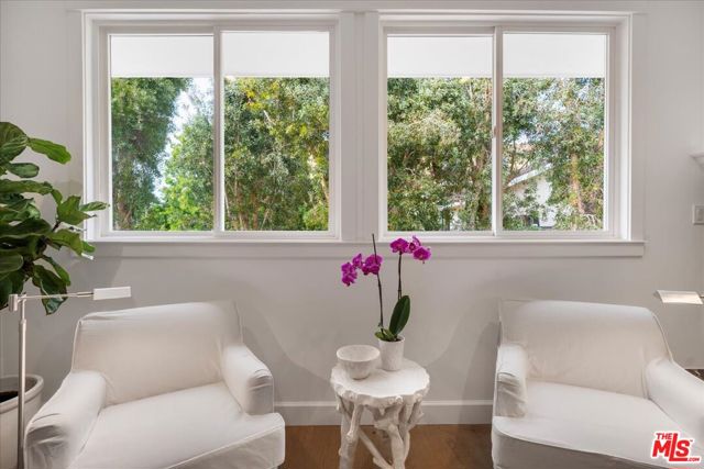 1664 Amherst Avenue, Los Angeles CA: https://media.crmls.org/mediaz/465d6931-cdb9-4f33-96bf-699b4453fb45.jpg