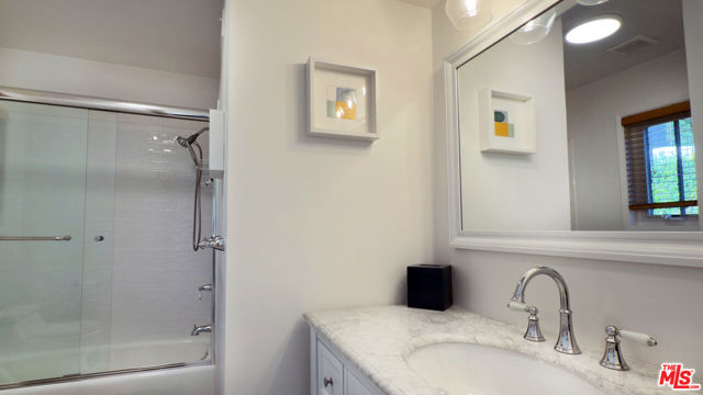26533 Ocean View Drive, Malibu CA: https://media.crmls.org/mediaz/465e82fd-8ed7-4517-a2c0-8be58d796757.jpg