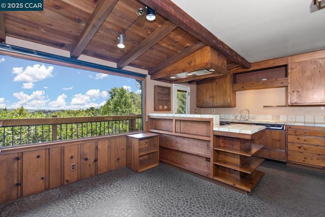 37 La Madronal, Orinda CA: https://media.crmls.org/mediaz/465f1dd0-bda5-493b-9aca-58b803805fdb.jpg