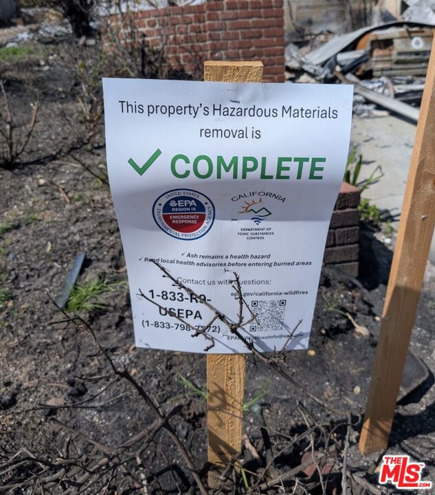 16761 Marquez Terrace, Pacific Palisades CA: https://media.crmls.org/mediaz/465f2ab6-3d2b-41fd-b04d-74311b9d4d40.jpg