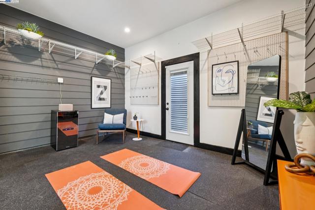 730 HENRY STREET, Oakland CA: https://media.crmls.org/mediaz/465f4693-c24f-4319-a21b-5be7da08dd4c.jpg