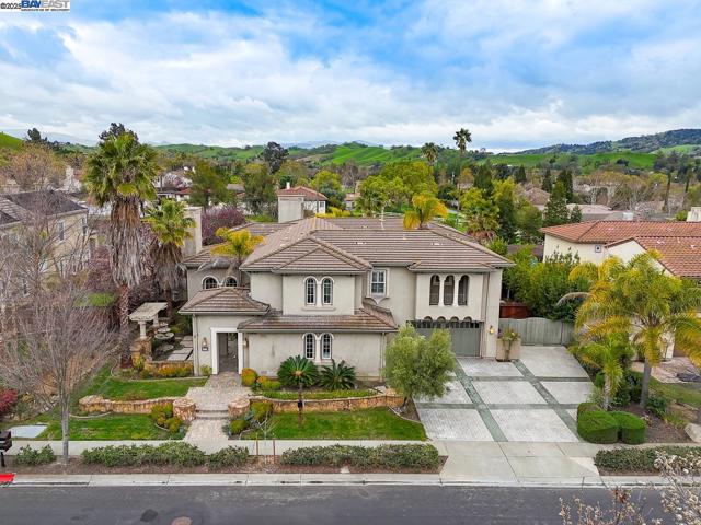 1037 Sunset Creek Ln, Pleasanton CA: https://media.crmls.org/mediaz/465f4e67-f0f9-42c4-b99c-8e5807991a44.jpg