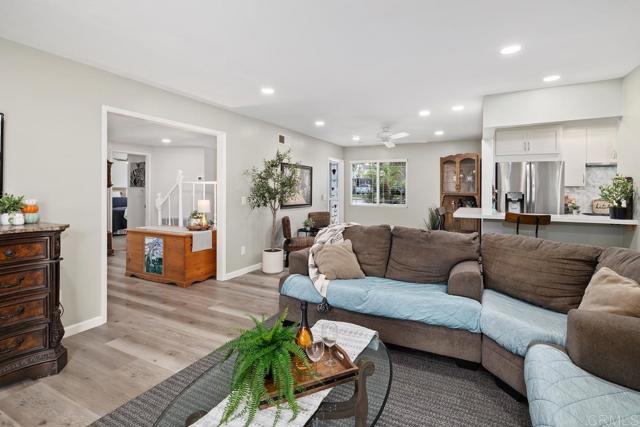 Detail Gallery Image 7 of 42 For 3542 Governor Dr, San Diego,  CA 92122 - 5 Beds | 3 Baths