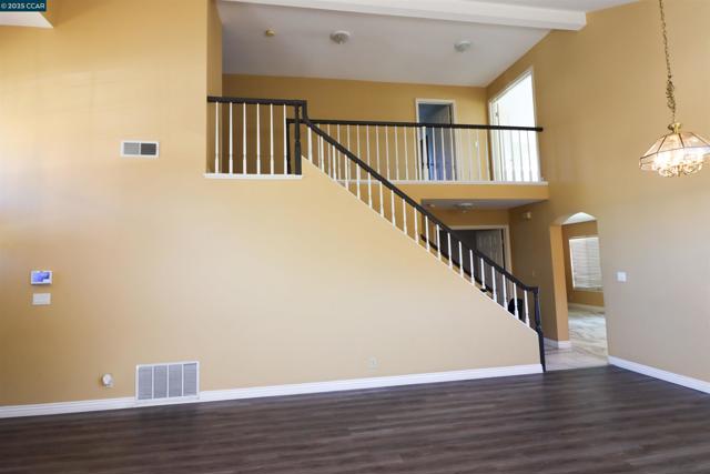 4632 Country Hills Dr, Antioch CA: https://media.crmls.org/mediaz/465fb12c-7764-4cc2-9252-f4cf994fc9d3.jpg