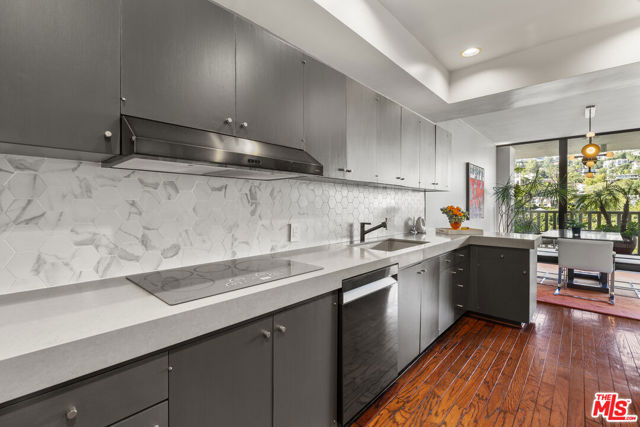 9255 Doheny Road, 1103 photo 8