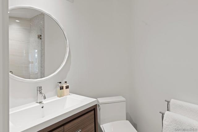 8121 Camino Del Sol, La Jolla CA: https://media.crmls.org/mediaz/4660ad22-0733-4957-8c01-0ce4949f9ecd.jpg