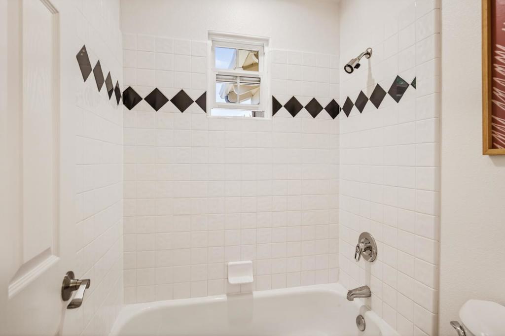 https://media.crmls.org/mediaz/4660ea92-2ded-4e43-b1dc-e61e9b40e732.jpg?preset=X-Large