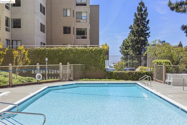 Image 32 of 53 For 545 Pierce St  2207