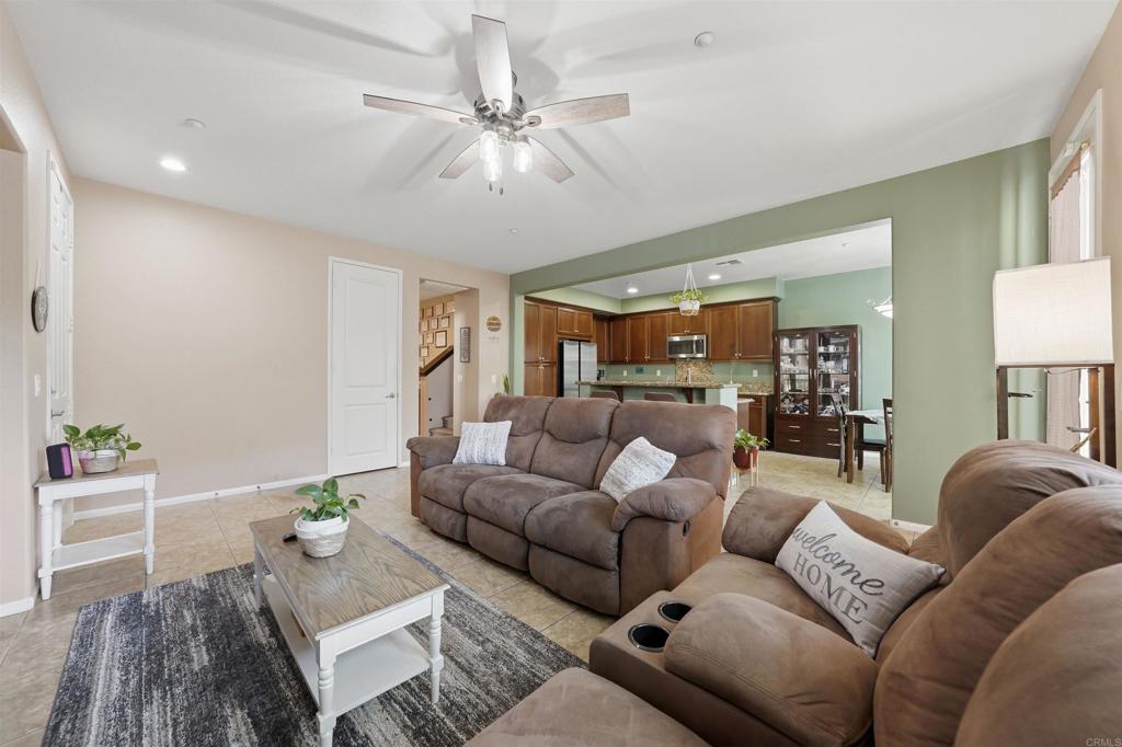 https://media.crmls.org/mediaz/466228e0-047a-44a8-a2c1-7dde6cd18dde.jpg?preset=X-Large