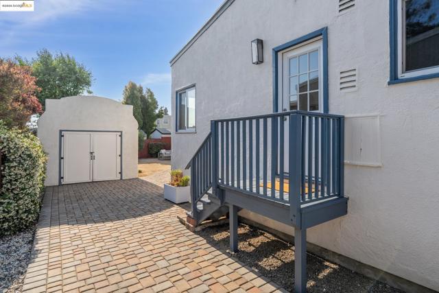 533 Lewis Ave, San Leandro CA: https://media.crmls.org/mediaz/46625f24-6b05-4cbb-a7e6-070105ed7b53.jpg