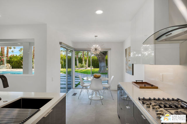 2566 S Calle Palo Fierro, Palm Springs CA: https://media.crmls.org/mediaz/4662f90f-b3b3-4479-a8b8-ad5411f3e2d8.jpg