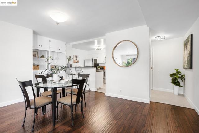 5405 Carlton St, Oakland CA: https://media.crmls.org/mediaz/4663588f-e9b3-4ec1-86b2-b3899ac863c7.jpg