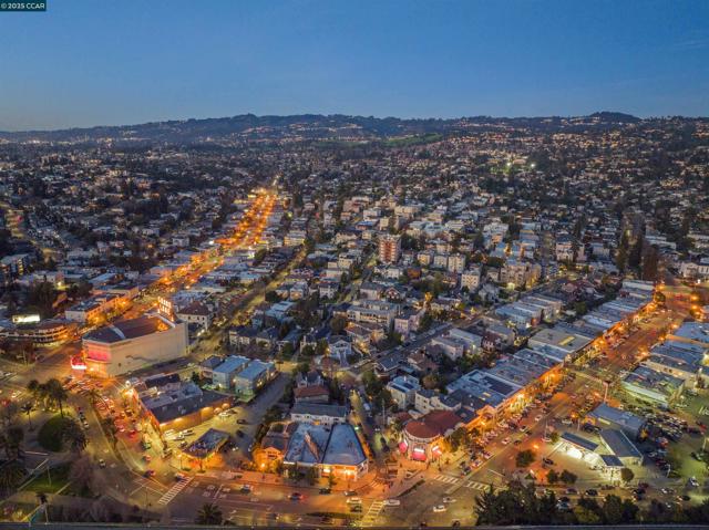 58 Vernon St, Oakland CA: https://media.crmls.org/mediaz/46653319-58ef-4a87-956d-dd274216bab5.jpg