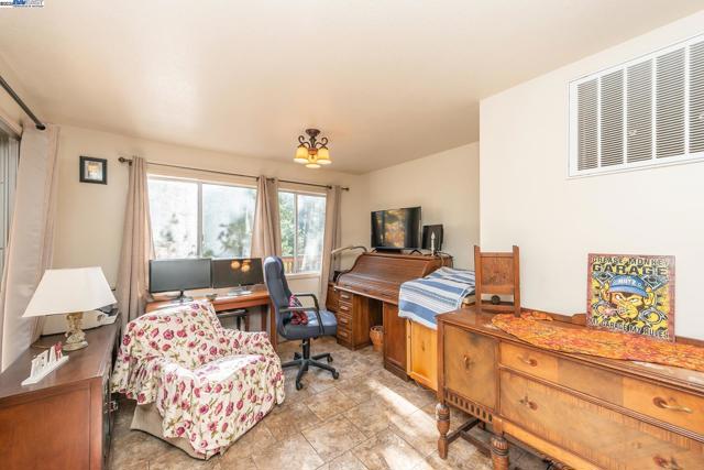 851 Mountain Aire Lane, Trinity Center CA: https://media.crmls.org/mediaz/466538f9-61b5-4870-952d-946c3f8c8ee6.jpg