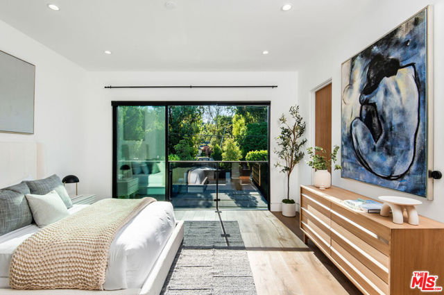 4544 Woodley Avenue, Encino CA: https://media.crmls.org/mediaz/466547a5-346a-4ff3-9873-5cdc96905af9.jpg