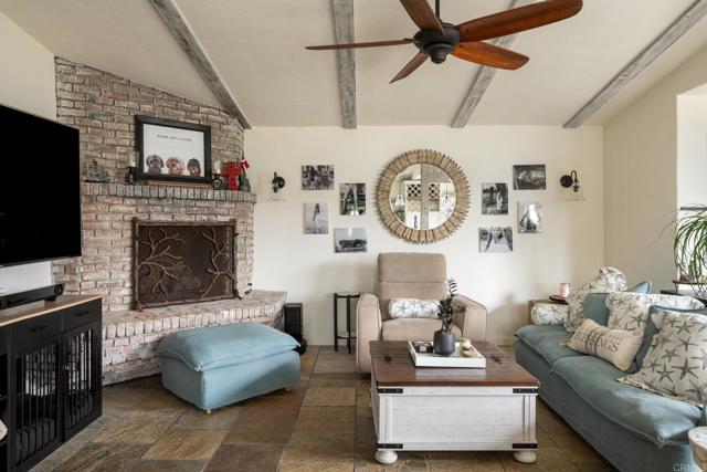 200 Neptune Avenue, Encinitas CA: https://media.crmls.org/mediaz/46669c96-6e76-455c-8068-a968b818bef5.jpg