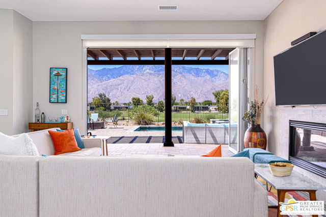 669 Wilson Lane, Palm Springs CA: https://media.crmls.org/mediaz/4666b2e8-340d-40b3-88b4-e3b32df19515.jpg