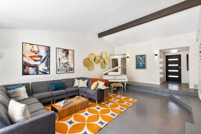 1862 N Nogales Way, Palm Springs CA: https://media.crmls.org/mediaz/4666c369-2a43-41f9-80a4-4b4a1d71155c.jpg