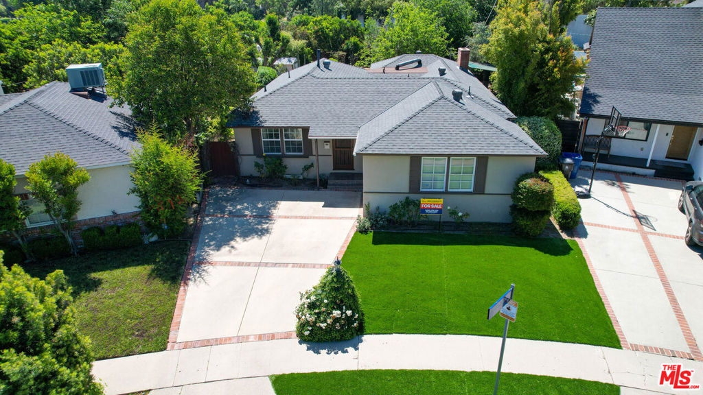 6110 Shoshone Avenue
