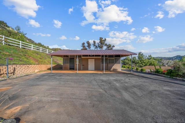 7102 Via Mariposa Norte, Bonsall CA: https://media.crmls.org/mediaz/466766a6-0b21-4495-b7c9-f83067c832aa.jpg