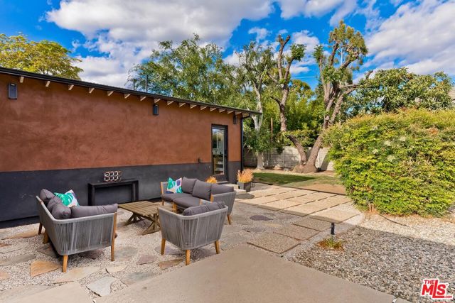 Image 23 of 33 For 8730 Encino Avenue