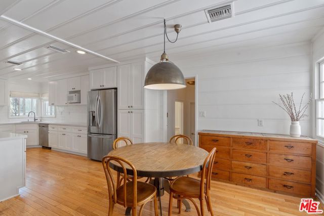 5705 Sunnyslope Avenue, Valley Glen CA: https://media.crmls.org/mediaz/4667806a-20c3-4ef5-877b-a7daf3b8bdde.jpg