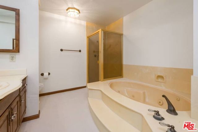 10794 Wilkins Avenue, Los Angeles CA: https://media.crmls.org/mediaz/466787b3-b6b2-4c30-8c80-450c96dc6a2f.jpg