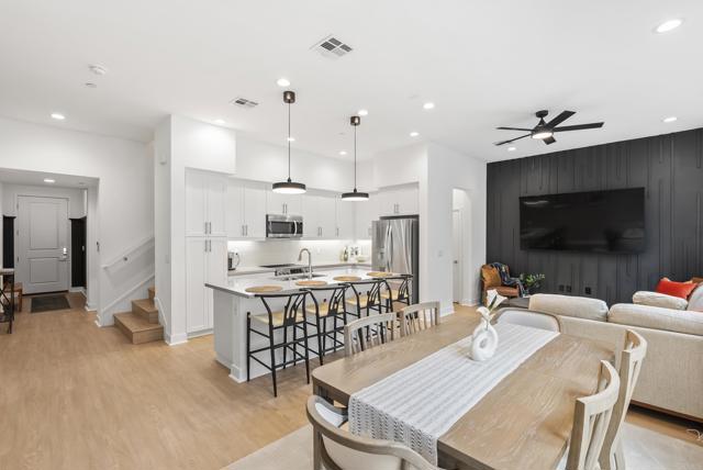 Detail Gallery Image 5 of 24 For 7661 University Ave #103,  La Mesa,  CA 91942 - 3 Beds | 2/1 Baths