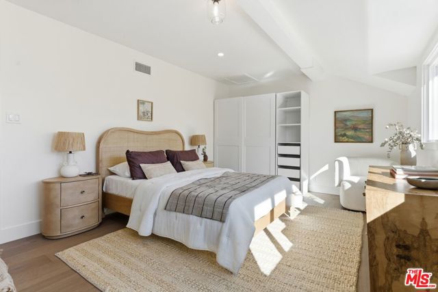 7401 Costello Avenue, Van Nuys CA: https://media.crmls.org/mediaz/4667bb1a-7bf1-4776-939b-9c48e4bc58fb.jpg