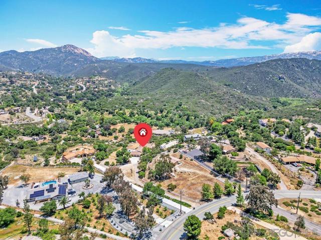 3176 Via Viejas, Alpine CA: https://media.crmls.org/mediaz/4667cf74-8103-4a4c-ac22-645ad819f264.jpg