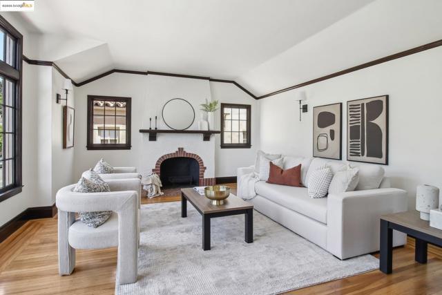 2900 Sheffield Ave, Oakland CA: https://media.crmls.org/mediaz/46685a4f-18a7-45be-8252-83b8c98ffb5b.jpg