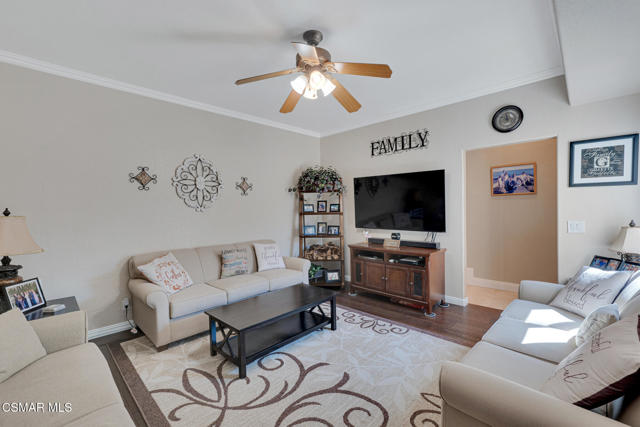 4542 Skidmore Court, Moorpark CA: https://media.crmls.org/mediaz/46691ac5-d844-4b10-b657-3158eea8bf7c.jpg