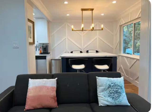 1217 Paloma Avenue, Burlingame CA: https://media.crmls.org/mediaz/46696608-0d2c-45a1-8759-335c9037bc90.jpg