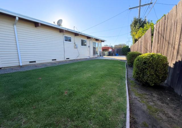 2053 Harding Avenue, San Mateo CA: https://media.crmls.org/mediaz/4669aa22-6092-41b0-9368-c9d12e17f3b5.jpg