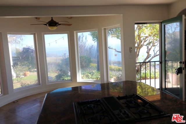 20776 Big Rock Drive, Malibu CA: https://media.crmls.org/mediaz/4669bb70-2939-49ac-9feb-fb64a880294e.jpg