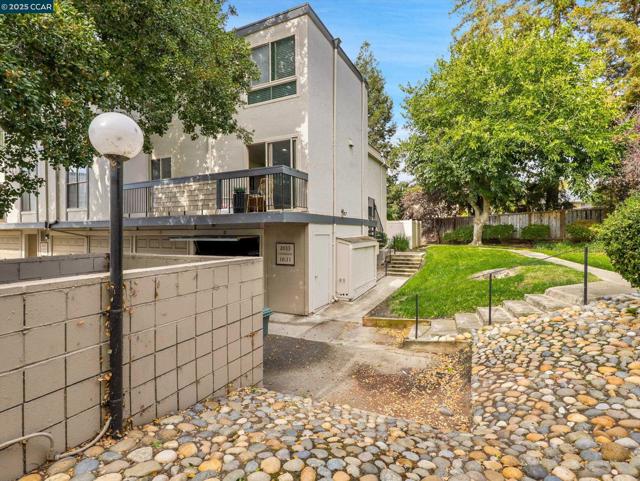 2033 Sierra Rd, Concord CA: https://media.crmls.org/mediaz/4669d0ce-0637-4050-af84-689ab9b08108.jpg