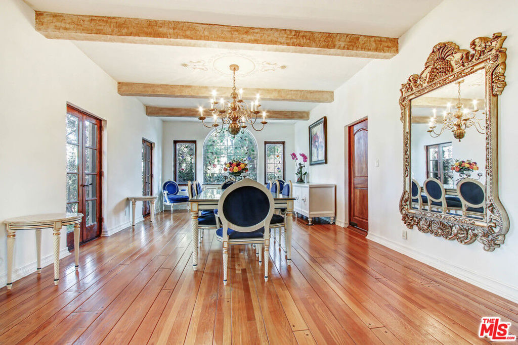 https://media.crmls.org/mediaz/466a0128-cfc5-4da2-a2b2-a3b9bf4900f8.jpg?preset=X-Large