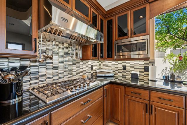 334 Crest Lake Drive, Palm Desert, CA 92211